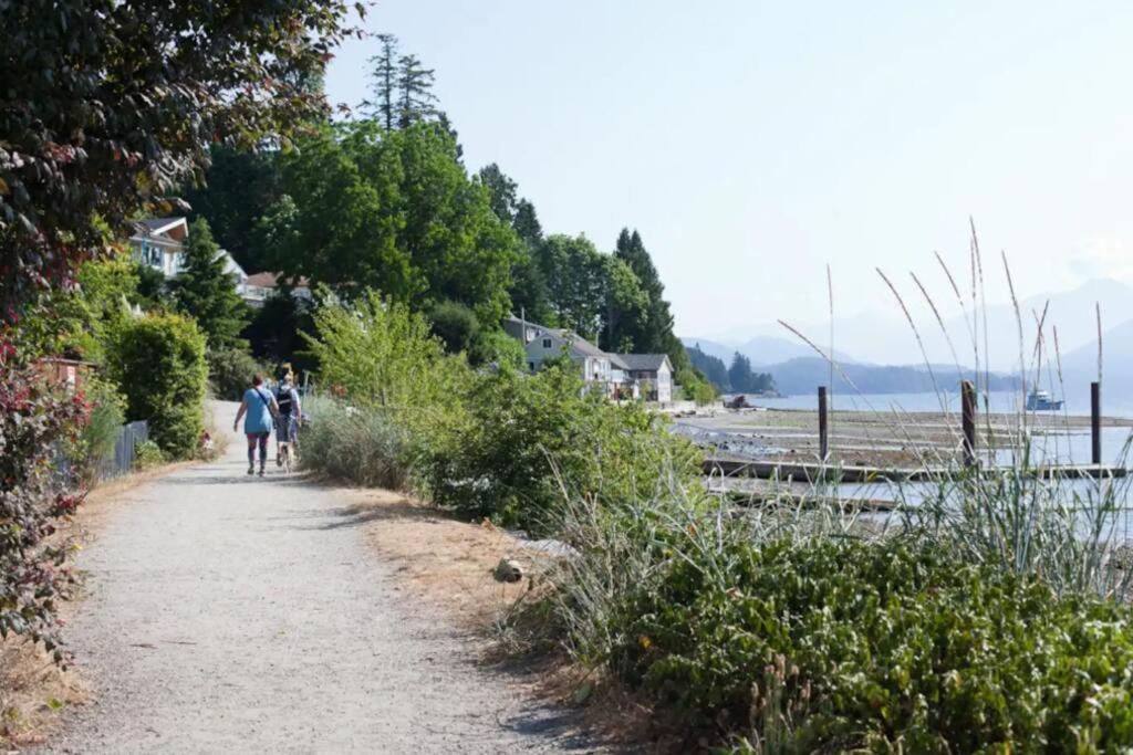 Willa Iconic 3-Story Waterfront 'Marina House' W/ View Gibsons Zewnętrze zdjęcie