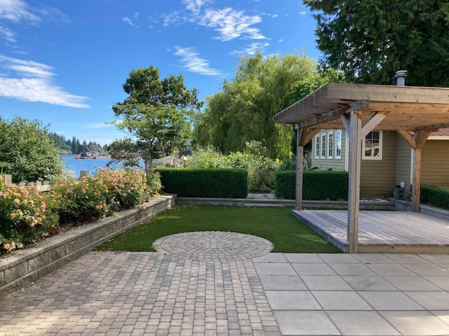 Willa Iconic 3-Story Waterfront 'Marina House' W/ View Gibsons Zewnętrze zdjęcie