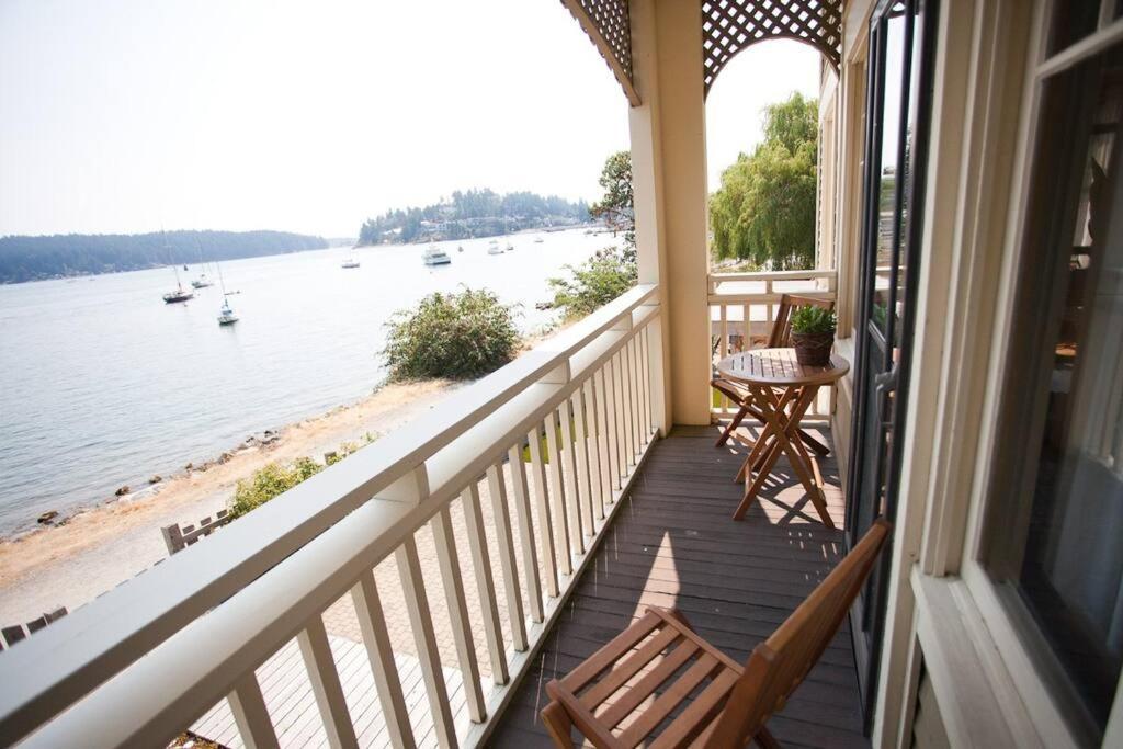 Willa Iconic 3-Story Waterfront 'Marina House' W/ View Gibsons Zewnętrze zdjęcie